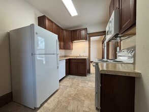 1001 S Barstow St, Unit 1 in Eau Claire, WI - Foto de edificio - Building Photo