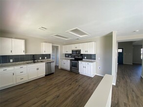 650 Whispering Hollow Dr in Kyle, TX - Building Photo - Building Photo