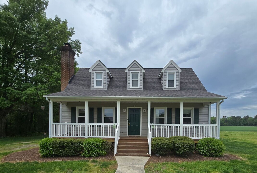 5300 Prince George Dr in Prince George, VA - Building Photo