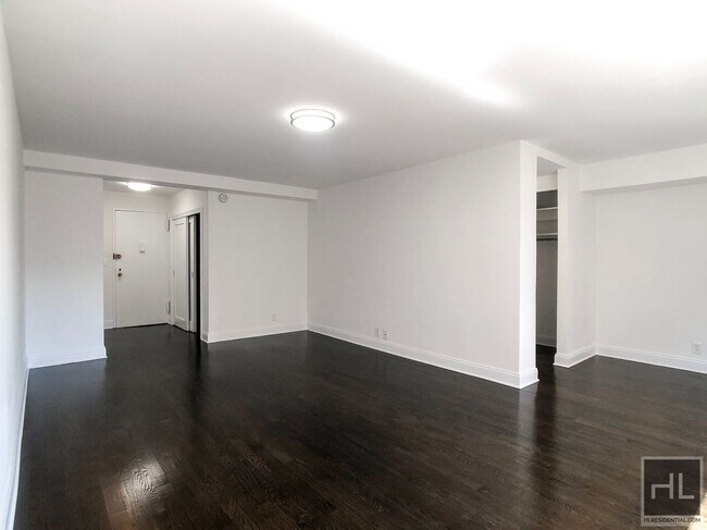 EAST 56 STREET in New York, NY - Foto de edificio - Building Photo