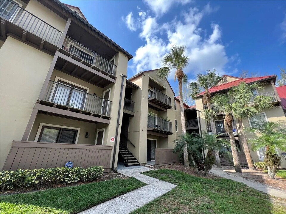 236 Afton Square in Altamonte Springs, FL - Foto de edificio