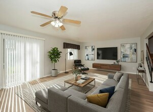 9471 Madison Ln in North Royalton, OH - Building Photo - Building Photo