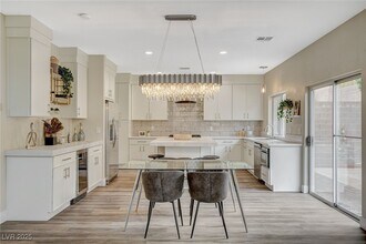 2033 Shining Feather Ln in Las Vegas, NV - Building Photo - Building Photo