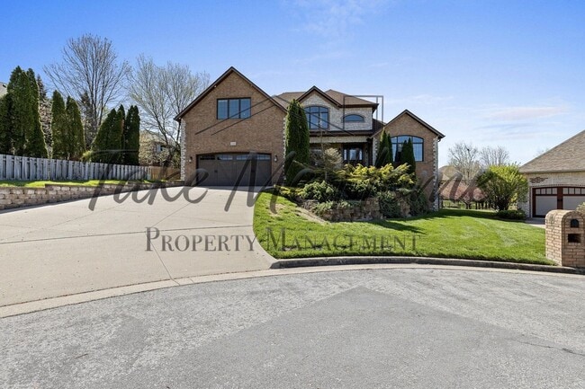 property at 1324 Lakepoint Ct E