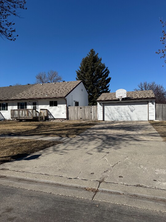 3001 21st St S in Fargo, ND - Building Photo