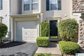 4542 Jasmine Dr in Center Valley, PA - Building Photo - Building Photo