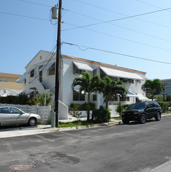 1700 S Surf Rd in Hollywood, FL - Building Photo - Building Photo