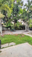 22830 Old Dixie Hwy in Miami, FL - Foto de edificio - Building Photo