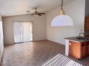 8330 W Baxter Dr in Phoenix, AZ - Building Photo - Building Photo