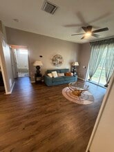 4815 Pennecott Way in Wesley Chapel, FL - Foto de edificio - Building Photo