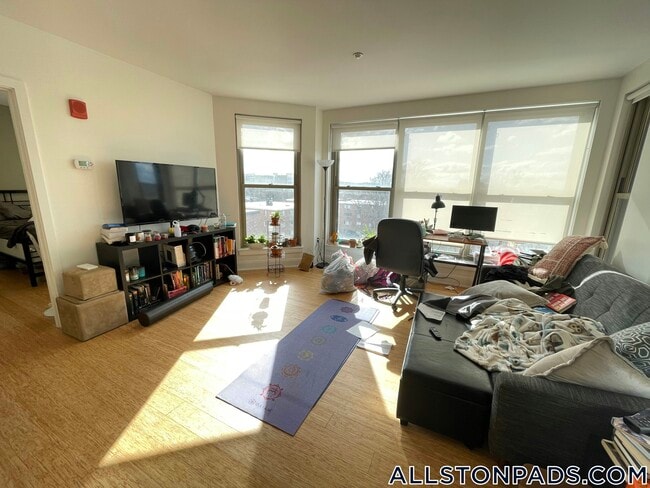 40 Malvern St in Boston, MA - Foto de edificio - Building Photo