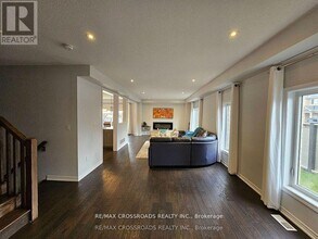 35 Cutts Cres in Hamilton, ON - Building Photo - Building Photo