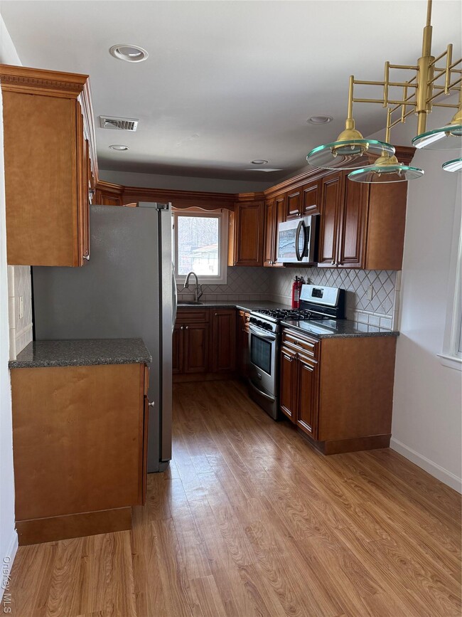 17 Valerie Dr in Yonkers, NY - Building Photo - Building Photo