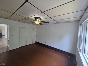 293 Burgess Pl in Clifton, NJ - Building Photo - Building Photo