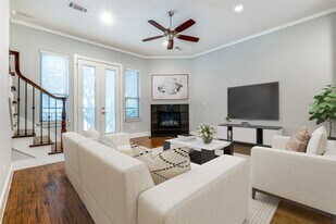 4323 Dickason Ave, Unit 10 in Dallas, TX - Building Photo