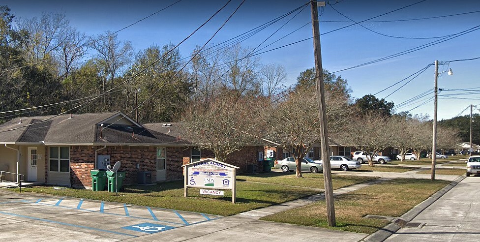 46 Iris Ln in Westwego, LA - Building Photo