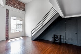 257 S Spring St in Los Angeles, CA - Foto de edificio - Building Photo