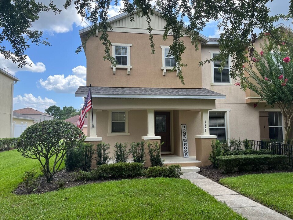 Avalon Park corner end Townhome featuring  in Orlando, FL - Building Photo