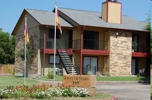 12 Oaks Apartments in Round Rock, TX - Building Photo - Building Photo