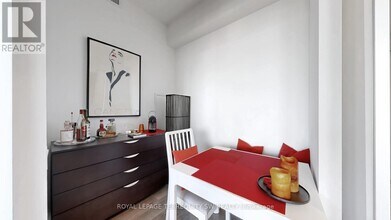 161 Roehampton Ave in Toronto, ON - Building Photo - Building Photo