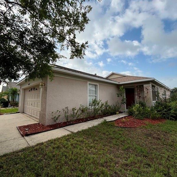 8060 Canterbury Lake Blvd in Tampa, FL - Building Photo