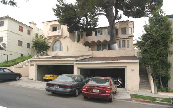 11023 Strathmore Dr in Los Angeles, CA - Building Photo - Building Photo