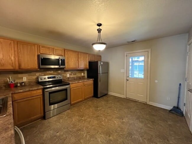 605 Streamwood Dr in Jacksonville, NC - Building Photo - Building Photo