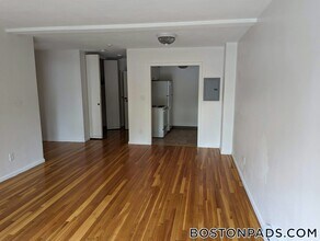 525 Highland Ave, Unit 11 in Malden, MA - Building Photo - Building Photo