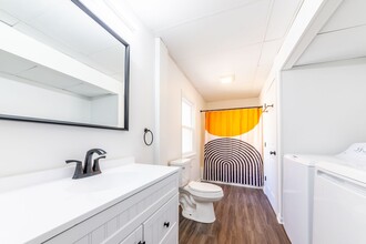 974 Manton Wy, Unit Apt 2 in Pittsburgh, PA - Foto de edificio - Building Photo