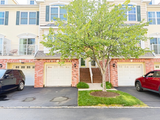 property at 7 Elco Ct