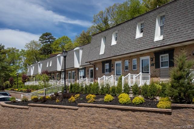 property at 1 Villa D'Est Dr