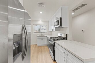 5162-5166 Ewing St in San Diego, CA - Building Photo - Building Photo