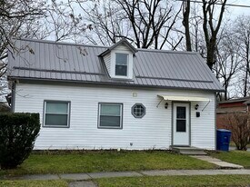 77 Eaton St in Delaware, OH - Building Photo