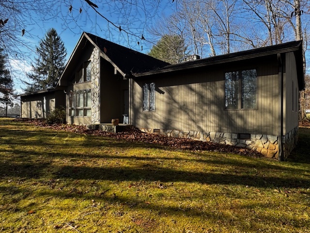 175 Cathey Rd in Candler, NC - Foto de edificio