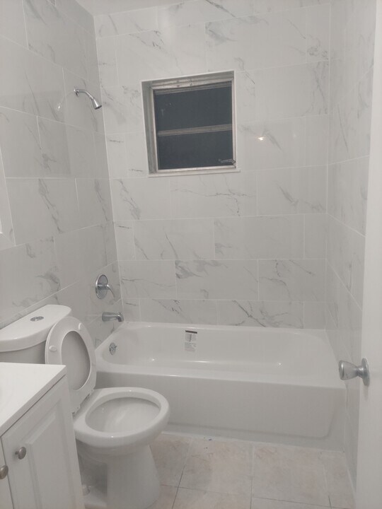 5553 NW 32nd Ave, Unit D in Miami, FL - Building Photo