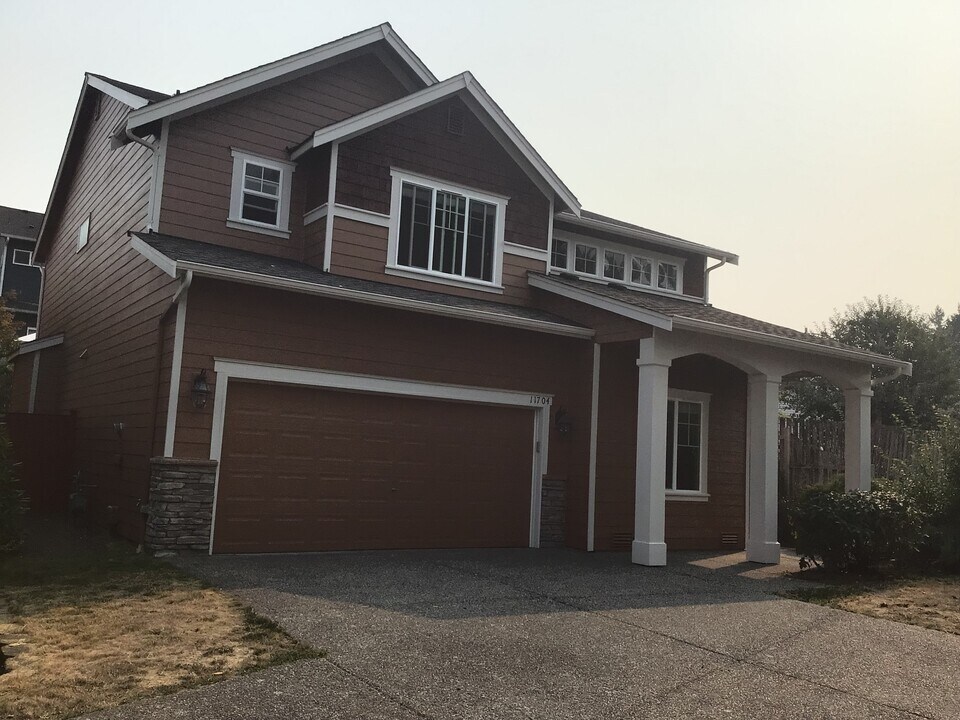11704 1st Pl SE in Lake Stevens, WA - Building Photo