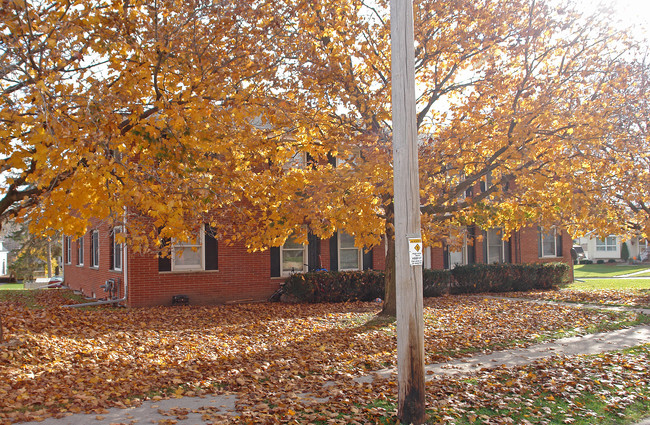 466 Dutton St in Burlington, WI - Building Photo - Building Photo