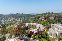 3961 Via Marisol in Los Angeles, CA - Foto de edificio - Building Photo