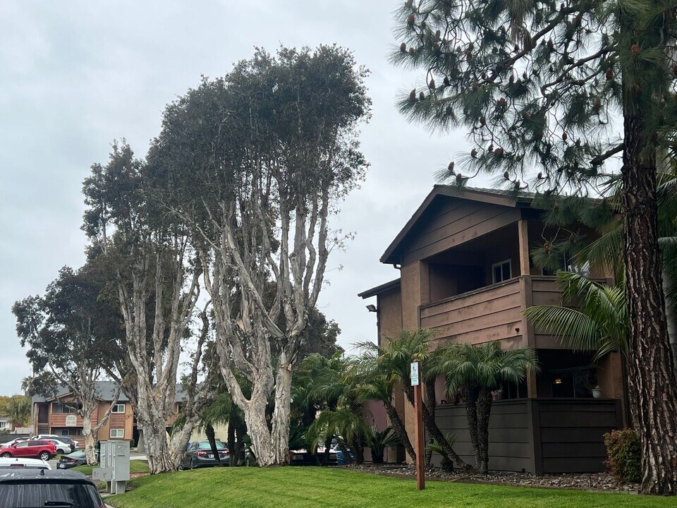 502 Calle Montecito in Oceanside, CA - Building Photo
