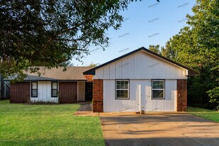 824 NW 114th St in Oklahoma City, OK - Building Photo