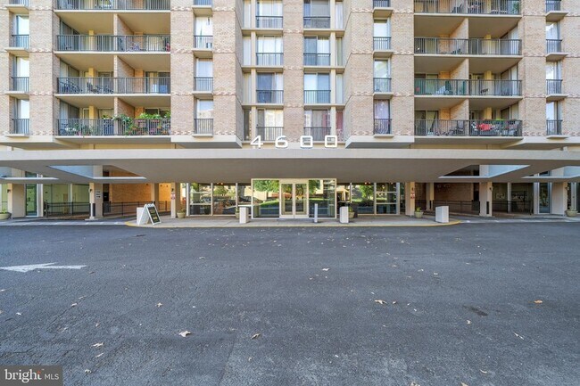 4600 S Four Mile Run Dr, Unit 423 in Arlington, VA - Foto de edificio - Building Photo