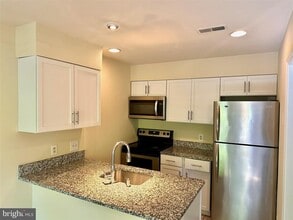 6077 Deer Hill Ct in Centreville, VA - Building Photo - Building Photo