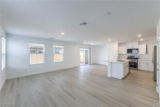 772 Fallen Phoenix St in Henderson, NV - Building Photo - Building Photo