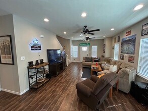 105 Sterling St in College Station, TX - Building Photo - Building Photo