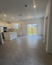 104 SW 184th Way in Pembroke Pines, FL - Foto de edificio - Building Photo