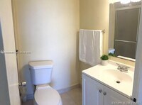 2000 NE 135th St photo'