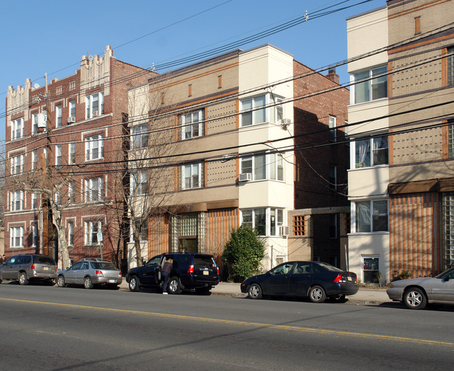 824-826 Avenue C in Bayonne, NJ - Foto de edificio - Building Photo