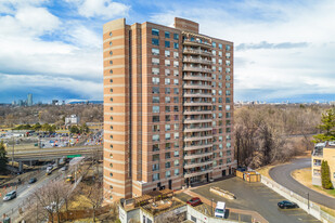 Waterford in Ottawa, ON - Building Photo