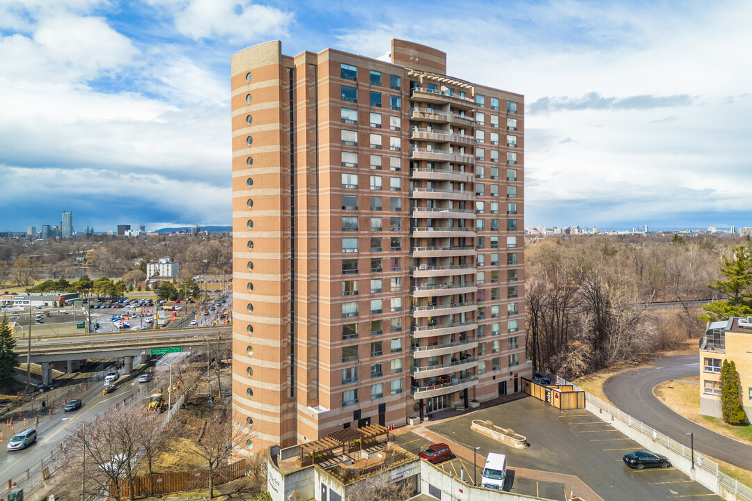 Waterford in Ottawa, ON - Building Photo