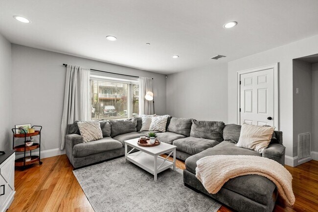 120 W Seventh St in Boston, MA - Building Photo - Building Photo